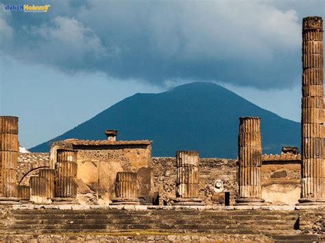 Cuộc Khảo Cổ Pompeii: Di Tích Vị Thánh và Nghệ Thuật La Mã Cổ Đại